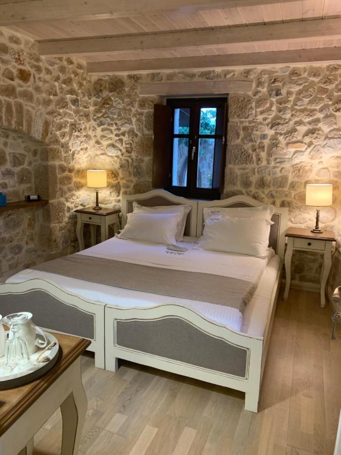 Vetilios Lithos Boutique Hotel Néon Oítilon Eksteriør bilde