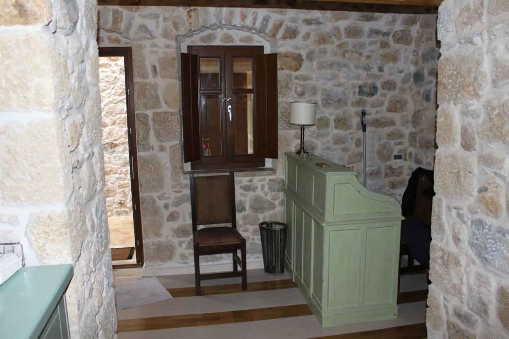 Vetilios Lithos Boutique Hotel Néon Oítilon Eksteriør bilde