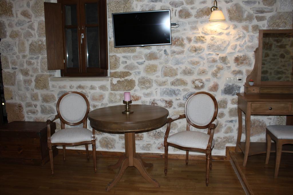 Vetilios Lithos Boutique Hotel Néon Oítilon Eksteriør bilde